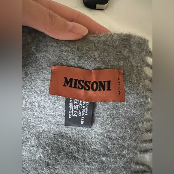 MISSONI Grey Wool Logo Scarf with fringe detail NWOT - Picture 4 of 4